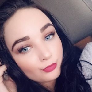 Meet your Posher, Becca